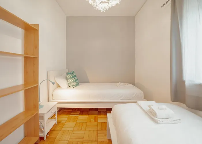 Summer Espinho Flat By Vacationy *